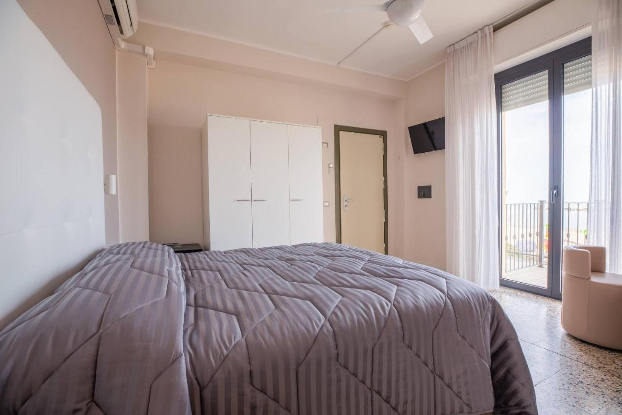Hotel Deanna Μπελάρια-Ιτζέα Μαρίνα Εξωτερικό φωτογραφία