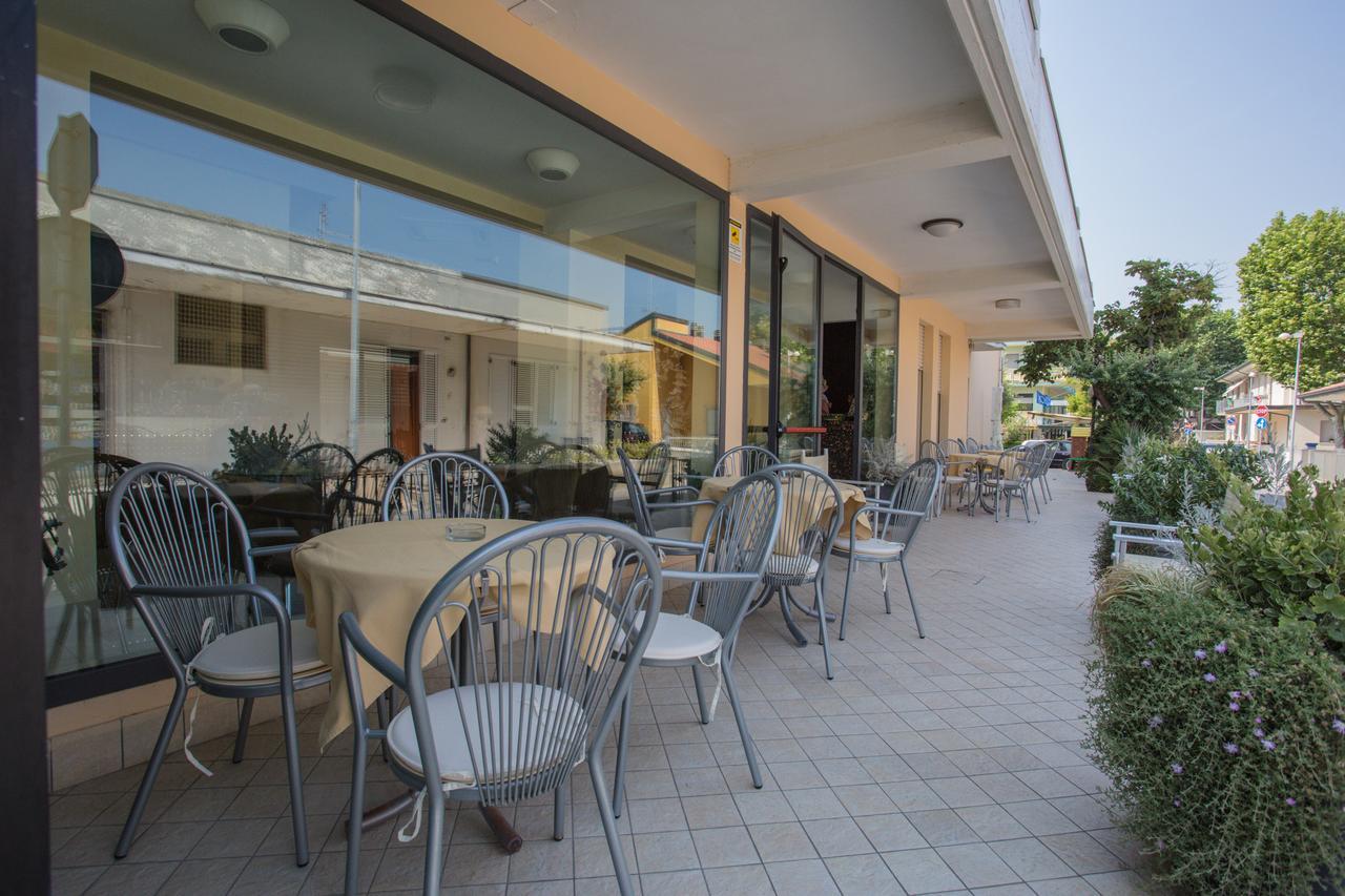 Hotel Deanna Μπελάρια-Ιτζέα Μαρίνα Εξωτερικό φωτογραφία