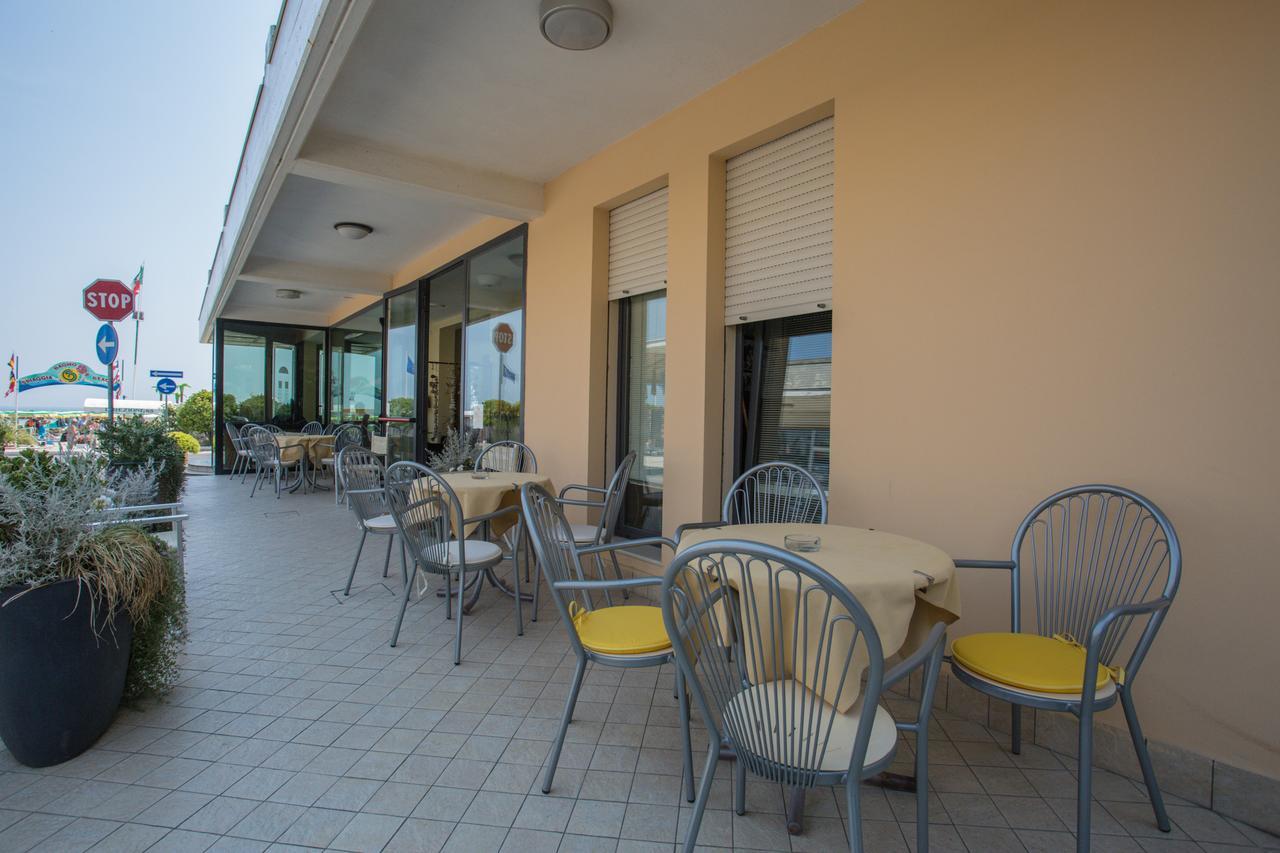 Hotel Deanna Μπελάρια-Ιτζέα Μαρίνα Εξωτερικό φωτογραφία