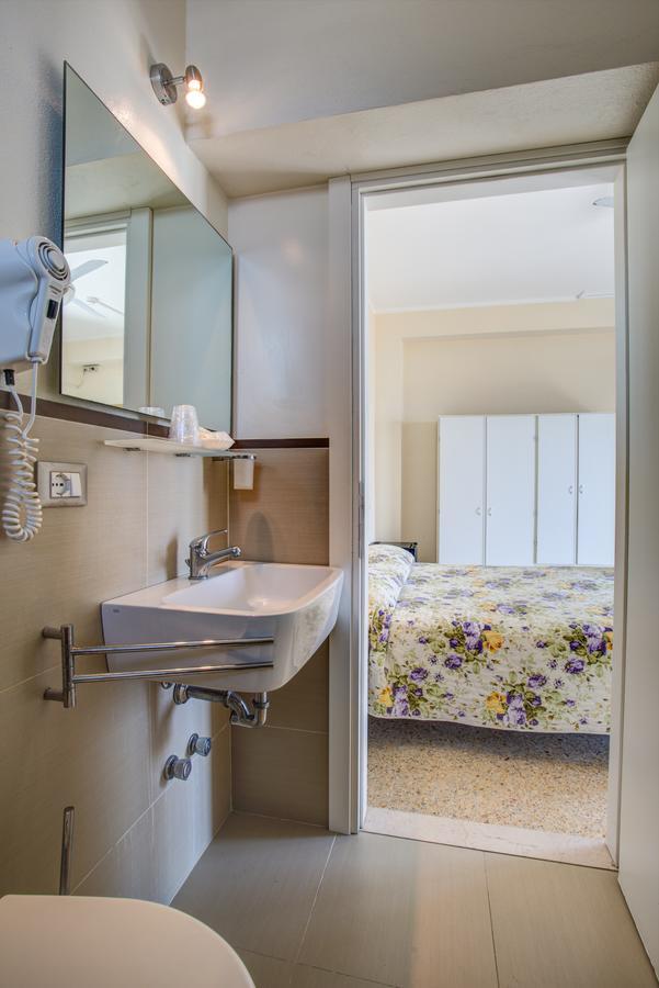 Hotel Deanna Μπελάρια-Ιτζέα Μαρίνα Εξωτερικό φωτογραφία