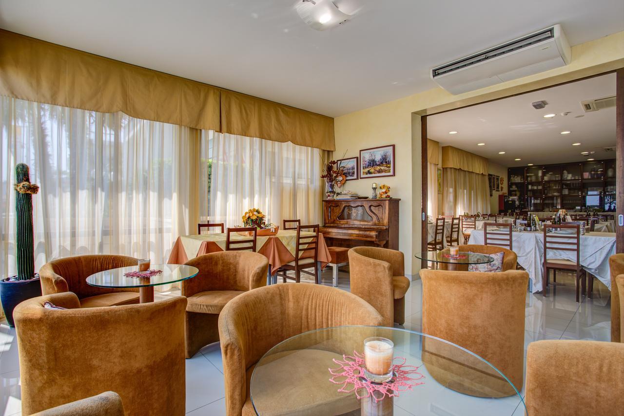 Hotel Deanna Μπελάρια-Ιτζέα Μαρίνα Εξωτερικό φωτογραφία