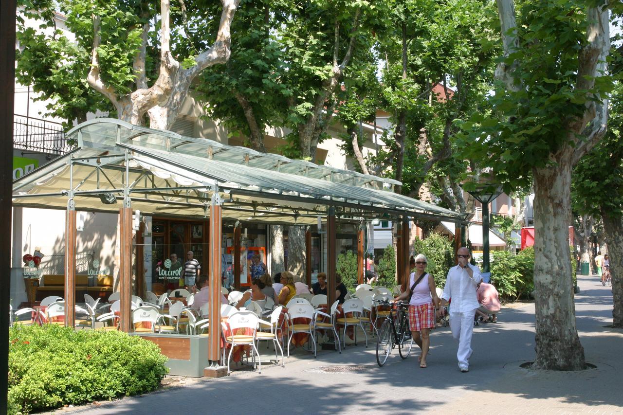 Hotel Deanna Μπελάρια-Ιτζέα Μαρίνα Εξωτερικό φωτογραφία